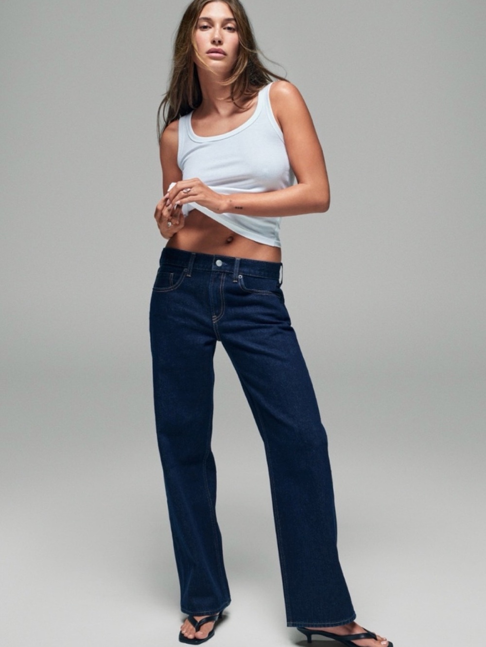 GAP x Hailey Collab Low Rise Loose Jeans in Midnight indigo size 25